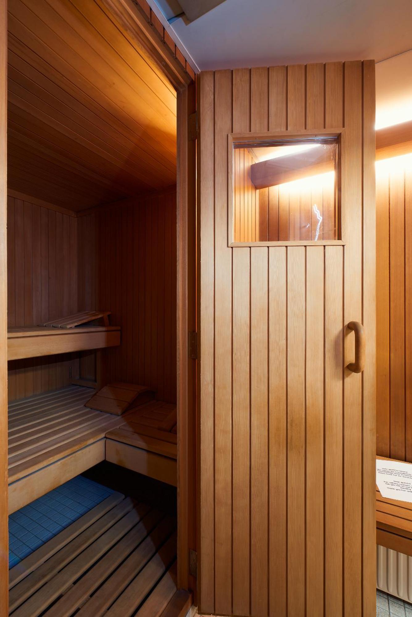 Appartement Prestige Luxury Haven W Free Parking And Sauna Wenen
